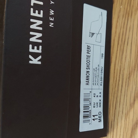 Kenneth Cole NY Hannon Shootie - Picture 2 of 4